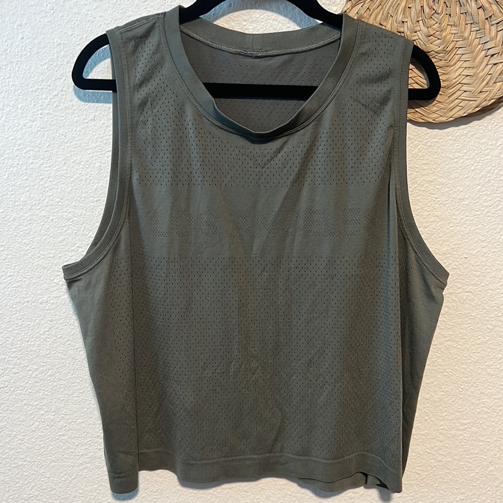 Lululemon Swiftly Breathe Crop Tank
Los Angeles / Grey Sage Size 10 - Picture 5 of 13
